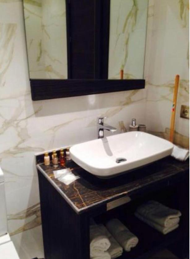 Urban Square Apartment *